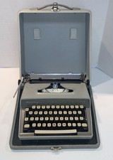 Vintage 1960s Remington Travel-Riter Portable Manual Typewriter w/Case – Retro thumbnail