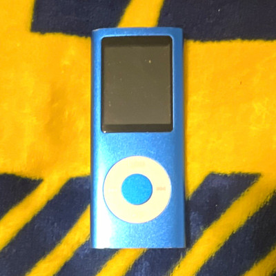 Apple iPod Nano 4th Generation 8GB Blue MP3 Player