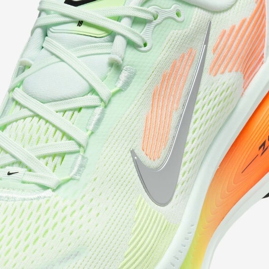 Nike Zoom Vomero 18 'Barely Green/Volt' (HM6803-300) Expeditedship