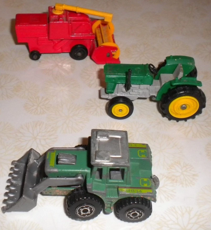 VINTAGE LOT 3  DIE CAST FARM COMBINE TRACTORS KUBOTA & MATCHBOX  - Image 3 of 4