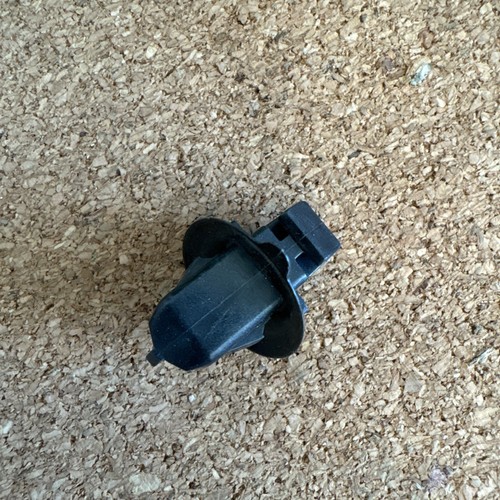 Auveco 21314 15 Moulding Clips Compatible with Lexus 75393-60030 - Picture 8 of 9