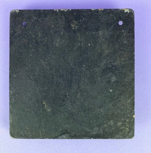 Placa o azulejo de metal fundido pesado para mujer vieja tomando tabaco 14 x 14 cm - Imagen 3 de 3