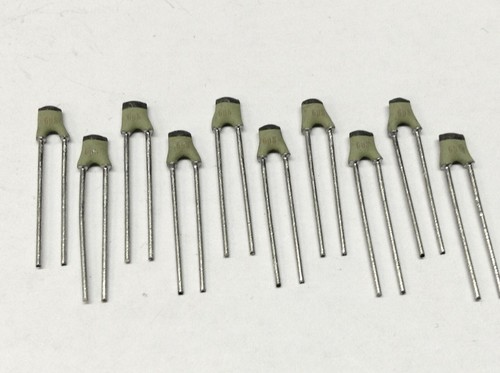 10 Stück HF-Kondensatoren Keramik radial bedrahtet 6,8pF 100V (M2126) - Picture 4 of 6