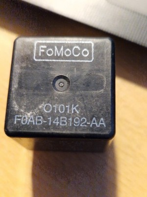 Relais Schwarz F0AB-14B192-AA-FoMoCo
