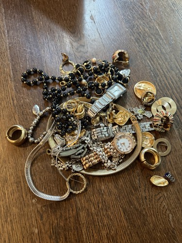 Fashion Jewelry Lot 1lb 7.2oz, Watches, Chains, Earrings.
