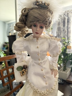 Franklin Mint Porcelain Christmas Doll  Kristina  The First Annual Gibson Girl