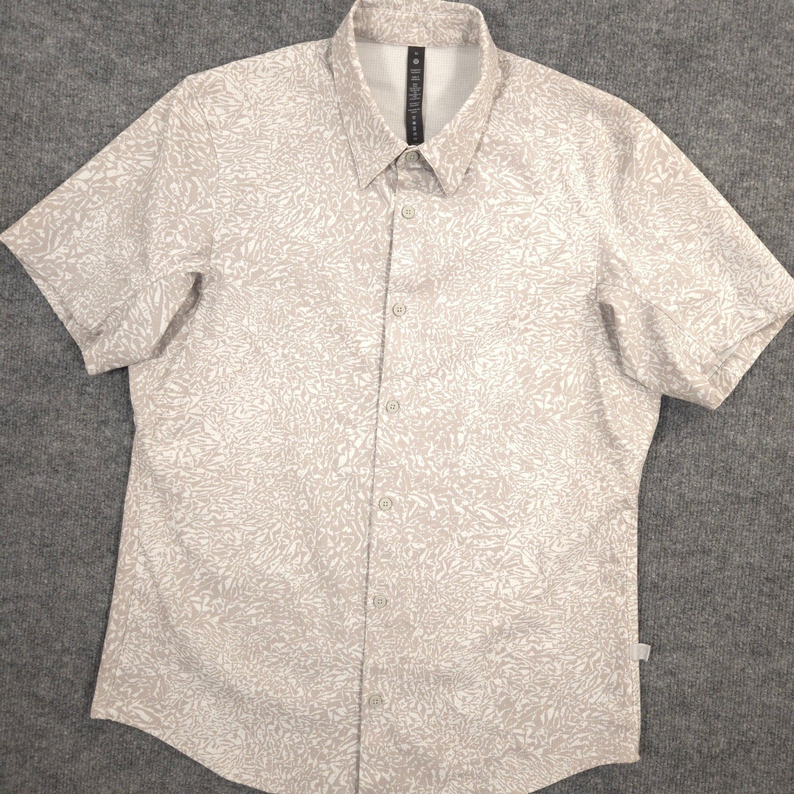 Lululemon Airing Easy Shirt Mens M Geometric Print AOP Performance Short Sleeve