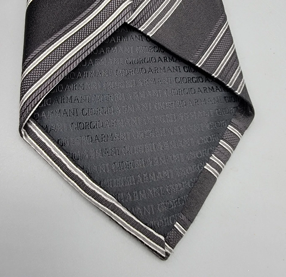 Corbata de cuello de seda a rayas gris/negro Armani para hombre  Foto 3 de 4