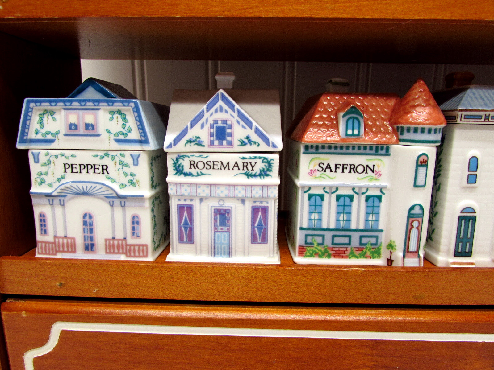 1989 LENOX SPICE VILLAGE HOUSES COMPLETE 24 CANISTERS & WOODEN SHELF