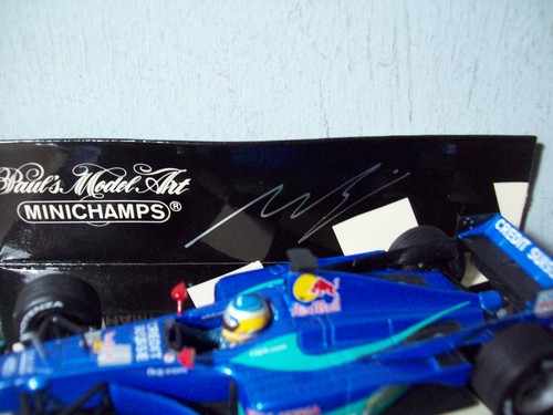 1/43 MINICHAMPS 430 010086 RED BULL SAUBER SHOWCAR 2001 NICK HEIDFELD SIGNED - Picture 3 of 5