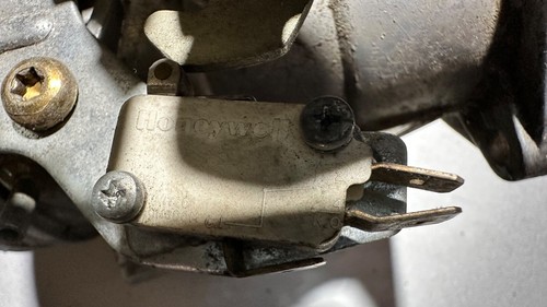 Saab 758802 Throttle Housing - Picture 6 of 8