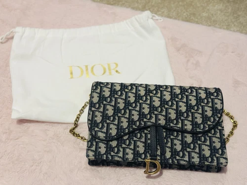 Portefeuille bandoulière toile bleu jacquard oblique Dior selle sur pochette chaîne