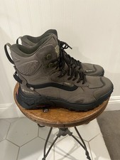 MEN NEW VANS MTE CRESTLINE GORE-TEX HIKING BOOT. KHAKI OLIVE BLACK. SIZE 7.