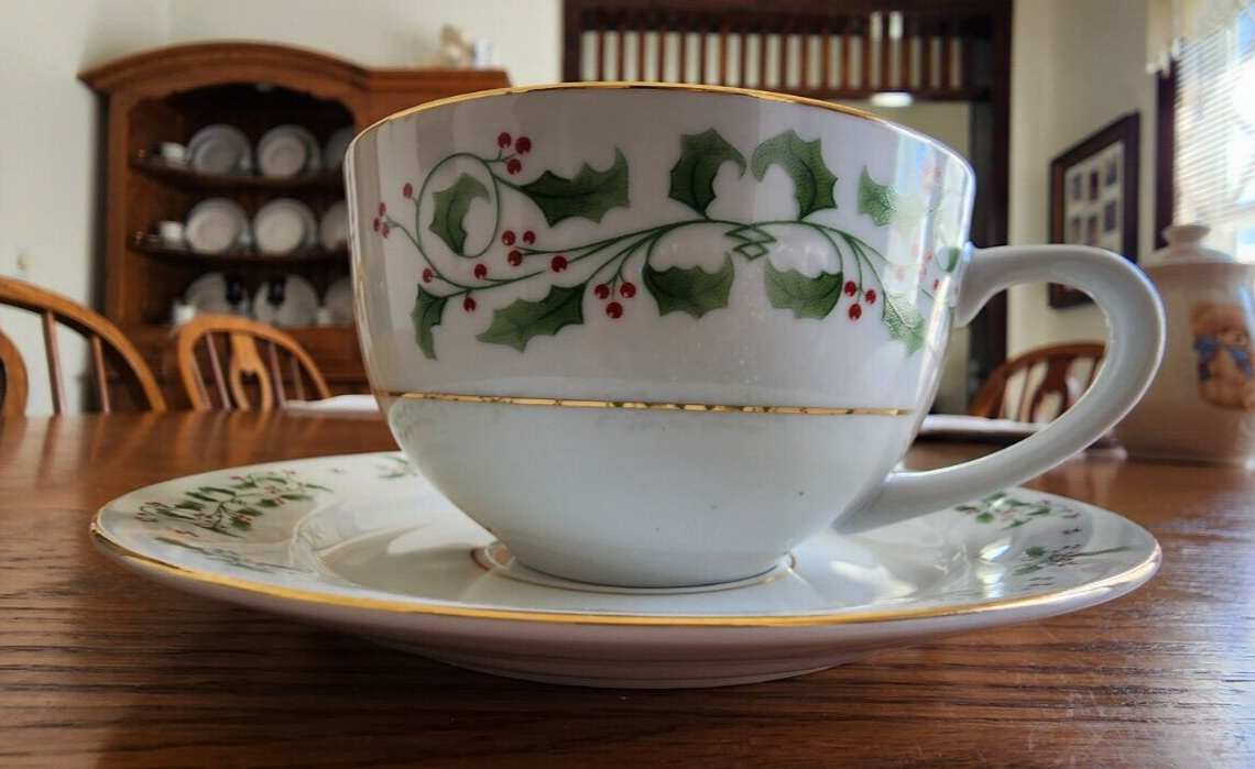 Holiday Charm Cup (8oz.) & Saucer Set Stoneware Gibson White Red Green ! |  eBay