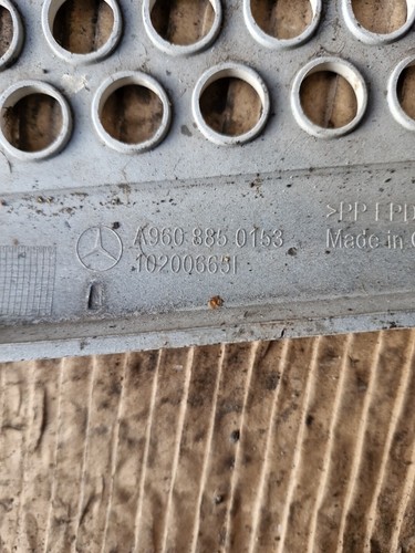 Mercedes Actros Lower Grill Centre Panel A9608850153 - 第 2/3 張圖片
