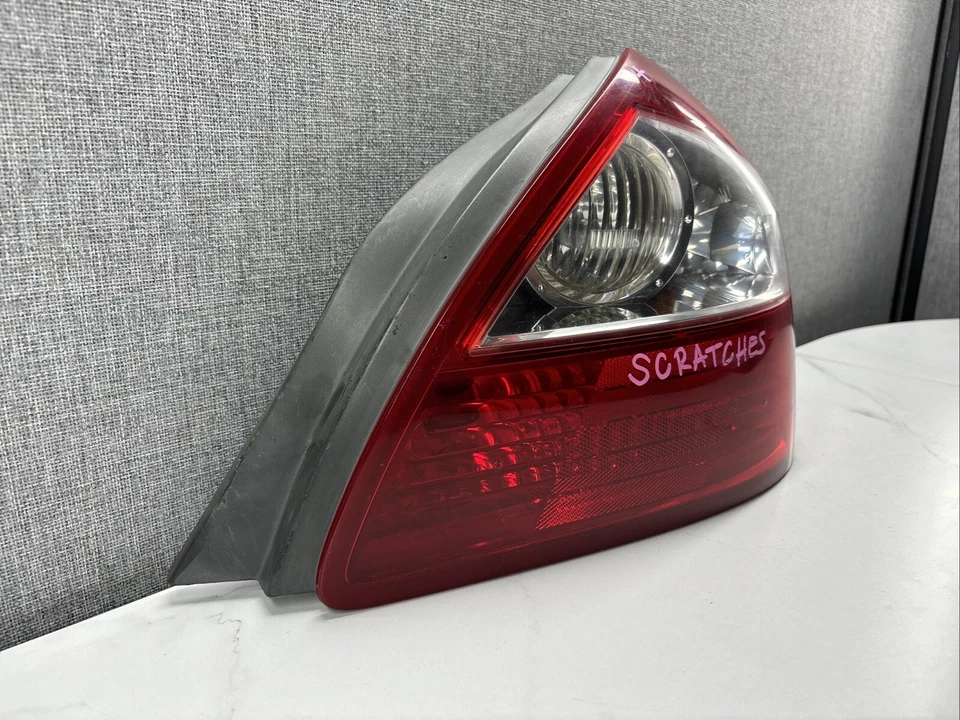 Luz trasera derecha Infiniti Q45 2002-2004 OEM Foto 3 de 4