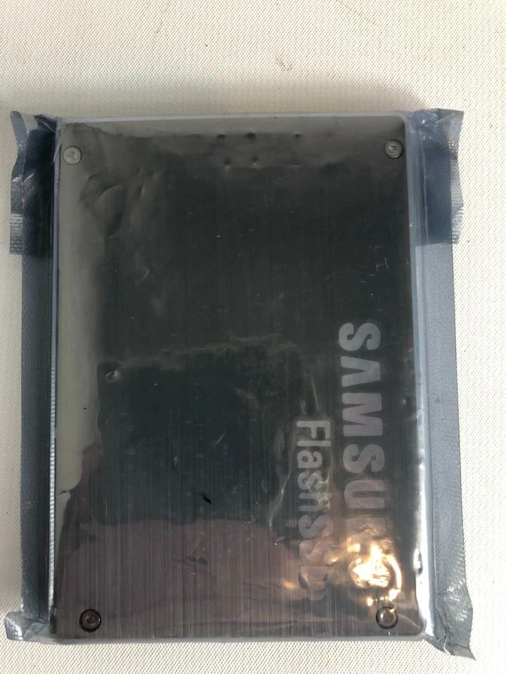 DELL U270D SAMSUNG MCC0E64G5MPP 64GB 3Gb/s 2.5" SATA Flash Solid State Drive SSD - Image 2 of 2