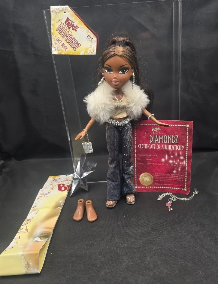 Bratz- Forever Diamondz- Sasha- complete with diamond neckla