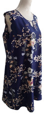 Pflegeleichtes Kleid mit schönem Blumenmuste...