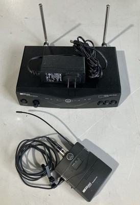 AKG WMS450 Presenter Set w/SR450 Receiver PT450 Transmitter & Lav Mic + Adapter