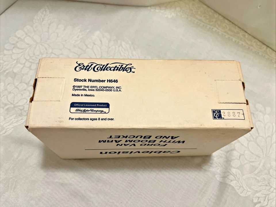 ERTL Coleccionable Cablevison Ford Van con Brazo de Pluma y Cucharón, Stock #H646 TOTALMENTE NUEVO Foto 3 de 3