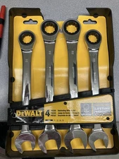 DEWALT 4 PC Ratcheting Combination Metric Wrench Set DWMT74194