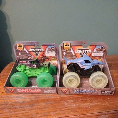 NEW SpinMaster Monster Jam MEGALODON Grave Digger w/ Light Up Wheels 1:43 Scale