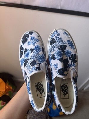 VANS Classic Slip-On White/Blue Floral Canvas Low Top Sneakers Rubber Outsole