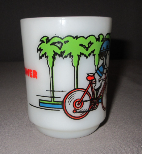Vintage 1958 Anchor Hocking Peanuts Snoopy Pedal Power Milchglas Becher Tasse EUC - Bild 3 von 8