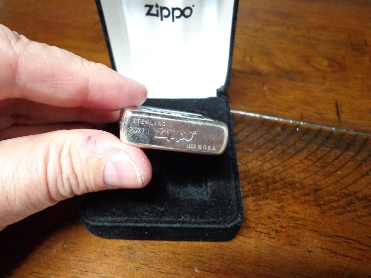 STERLING SILVER AN AMERICAN CLASSIC ZIPPO LIGHTER MINT IN STERLING SILVER AN AMERICAN CLASSIC ZIPPO LIGHTER MINT IN