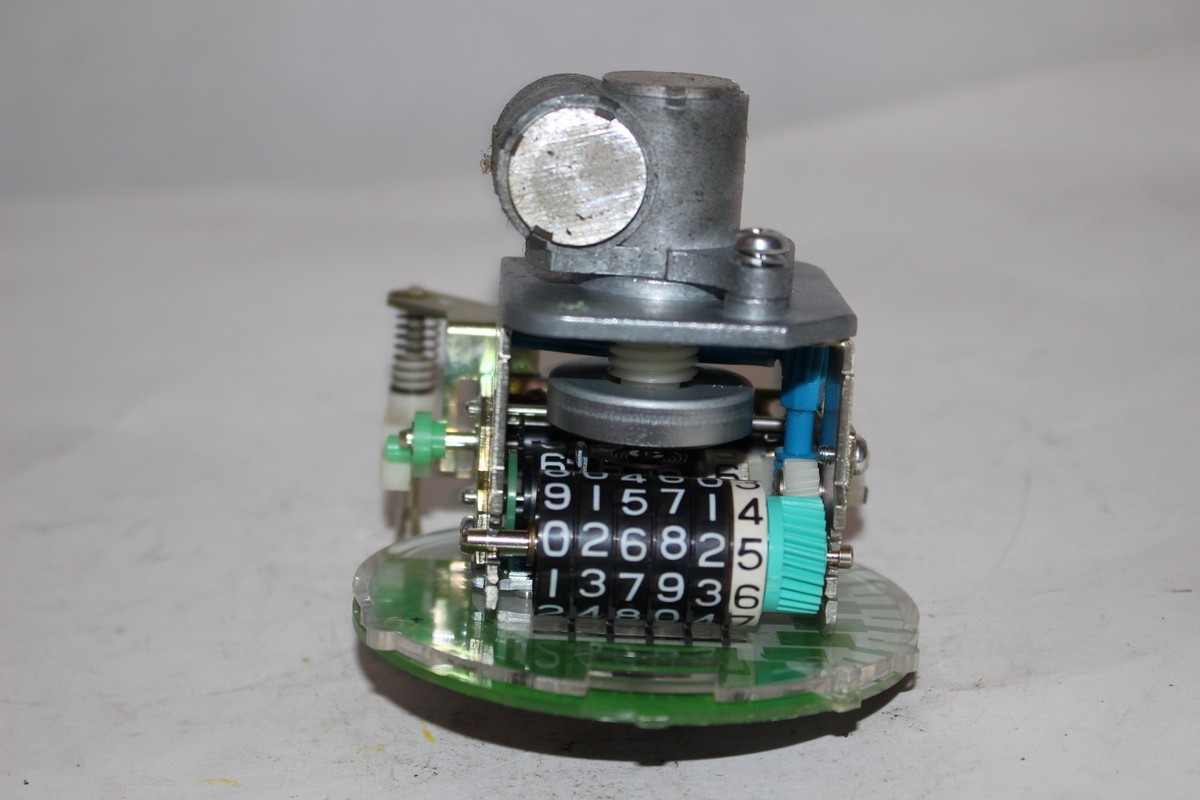 1984 KAWASAKI NINJA ZX900 SPEEDOMETER KILOMETER GAUGE METER