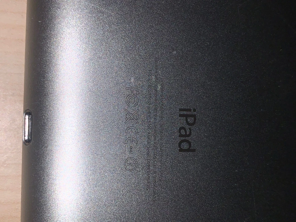 Apple iPad 4th Gen A1458 Screen size 9.7" 16GB WiFi ipad - Sliver - *See photos - Image 4 of 4