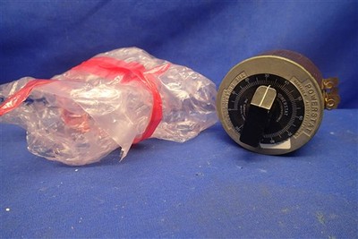 SUPERIOR ELECTRIC TYPE 12 VARIABLE TARNSFORMER 0-240V/264V   NEW OLD STOCK NOS 