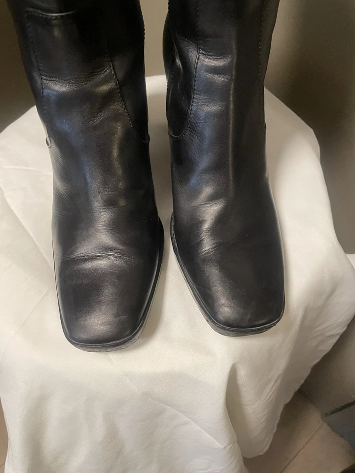 Botas de tornozelo de couro preto com salto Balenciaga - Imagem 3 de 4