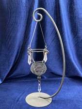 Stehender Kerzenständer aus Metall mit Hängekorb und Kristallanhängern