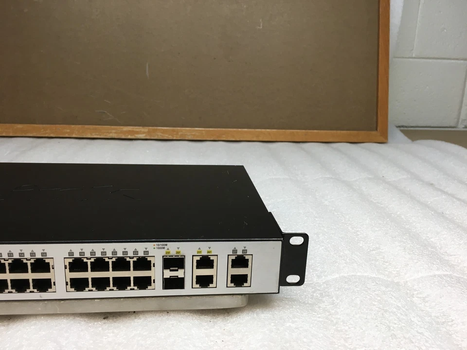 D-Link DES-1210-28P Fast Web Smart PoE Managed Switch w/Rack Ears - Image 3 of 4