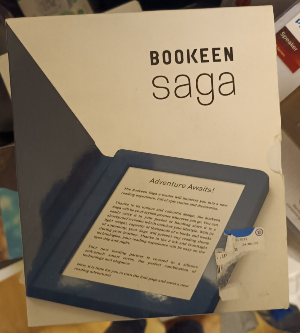 Liseuse Bookeen Saga ecran retroeclaire et boutons de navigation physiques