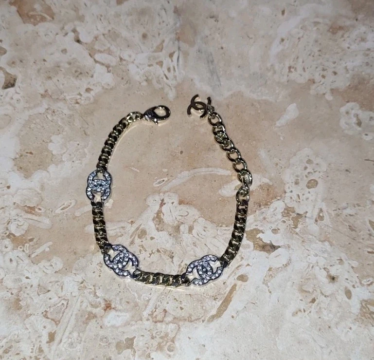 CHANEL bracelet haute couture en metal doré B21 P made in France CC Coco