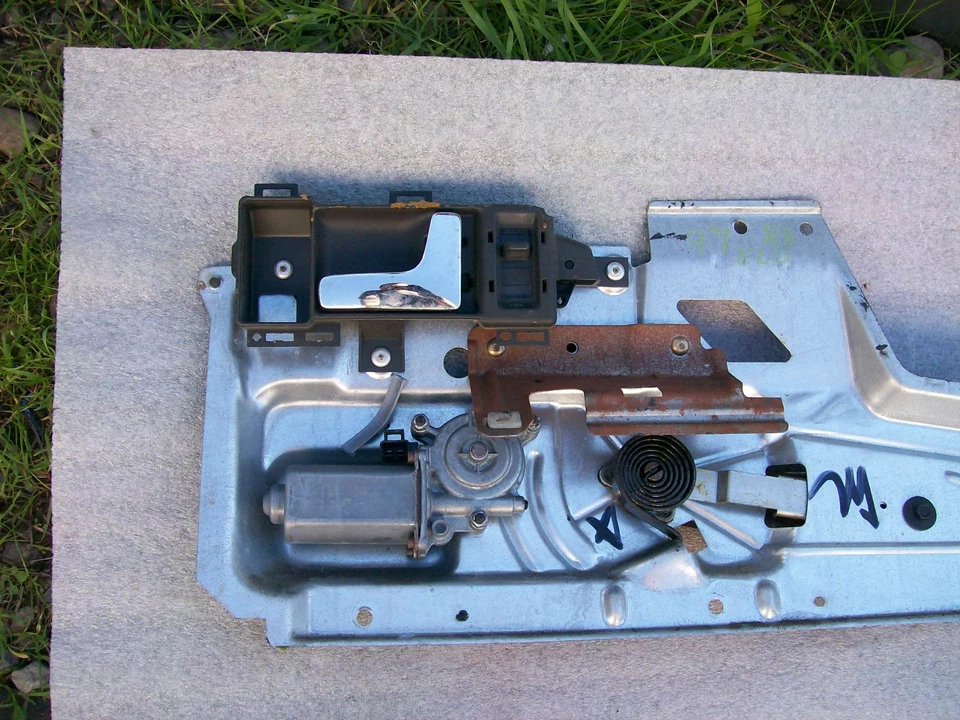 1996-2002 CADILLAC ELDORADO PASSENGER RIGHT POWER WINDOW REGULATOR MOTOR HANDLE — 第 2/4 张图片