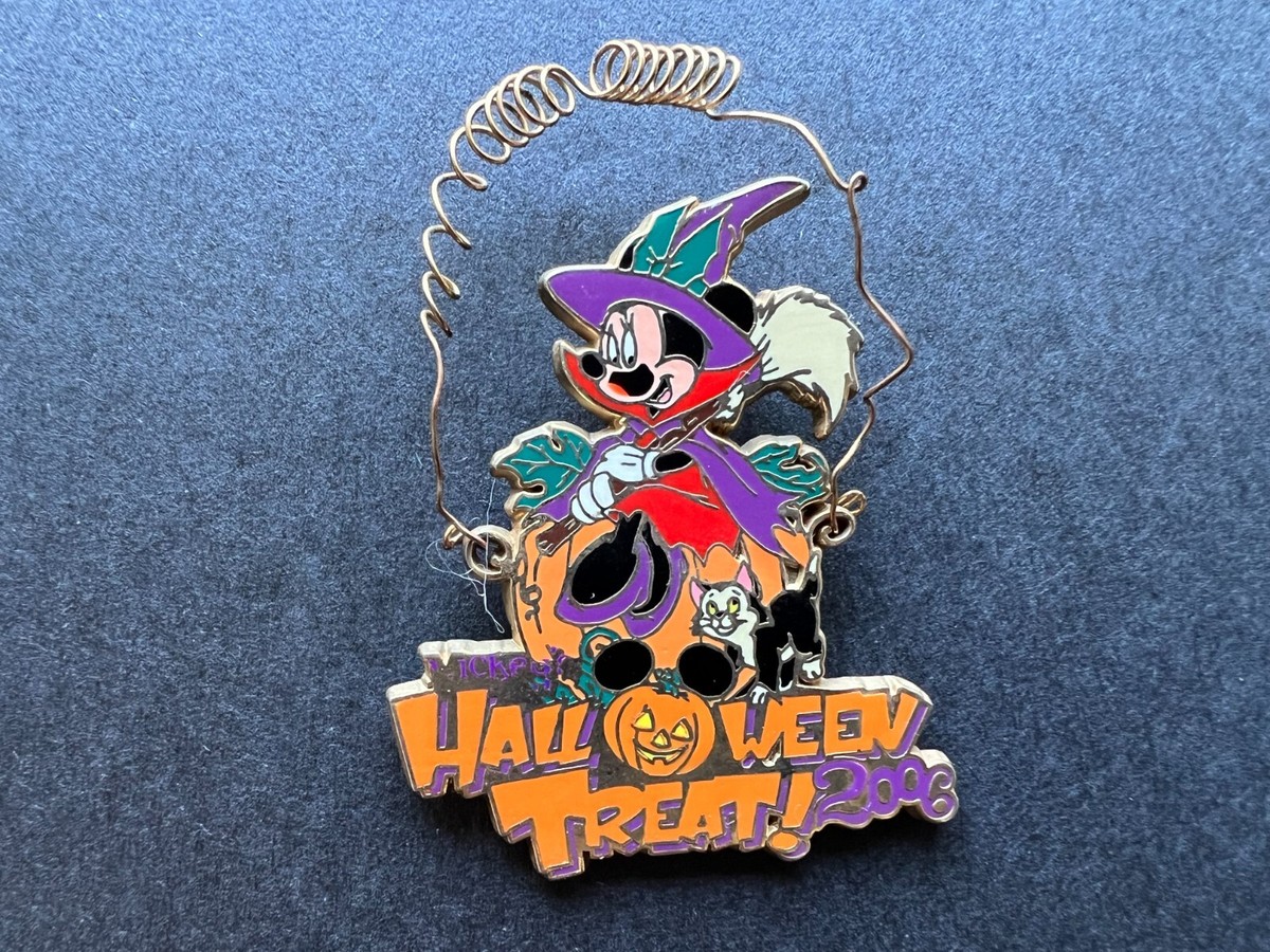 DLR - Mickey's Halloween Treat 2006 - Minnie Mouse LE Disney Pin