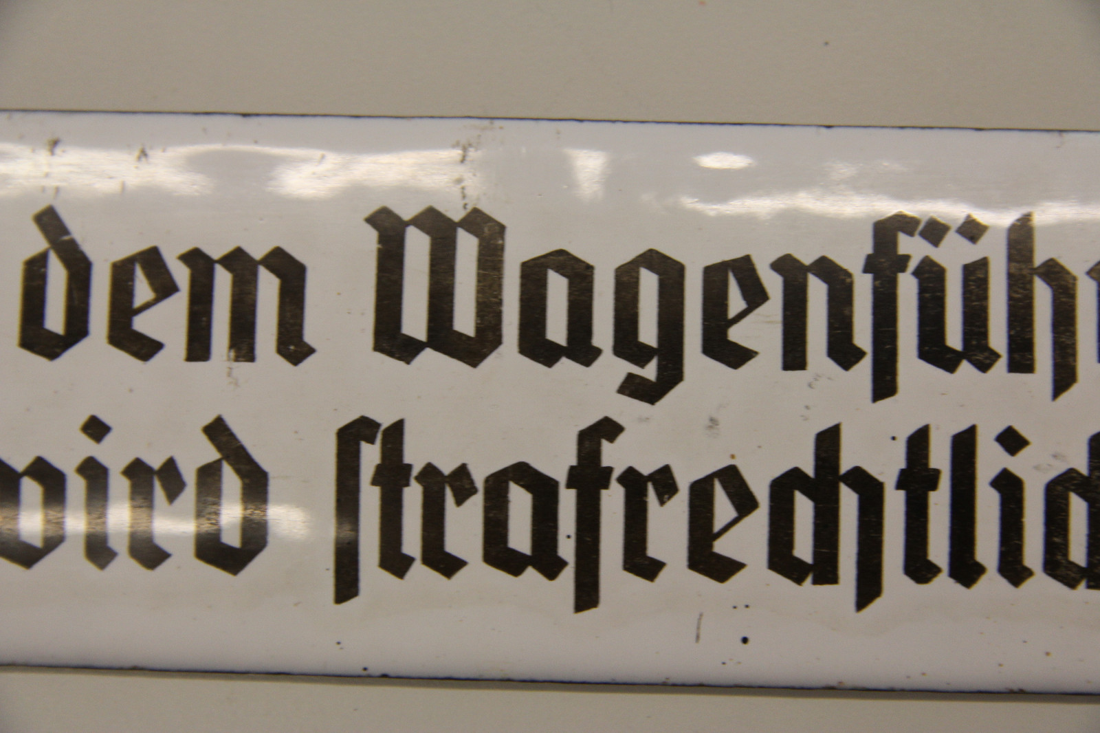 org-hinweis-emailschild-sprechen-mit-dem-wagenf-hrer-w-hrend-der-fahrt