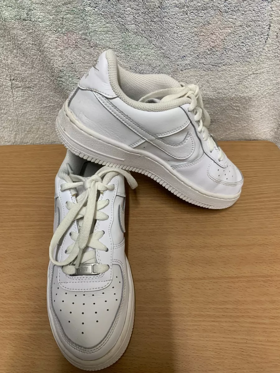 Best triple hotsell white trainers