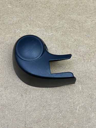 Rear wiper blade arm