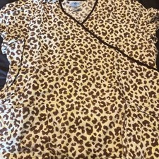 SB Scrub Top Womens Size XL Cheeta Print