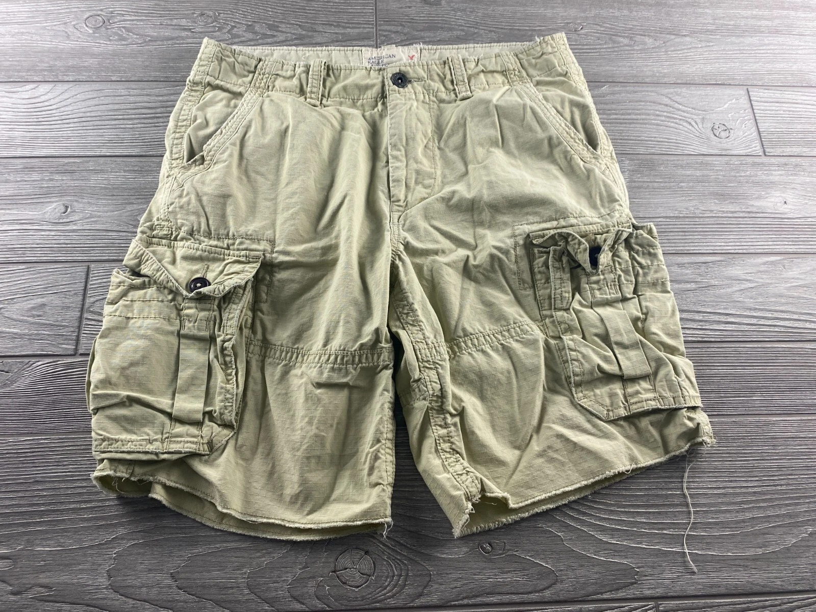 American Eagle Shorts Mens 32 Khaki Beige Cargo Shorts Classic Length Flat Front