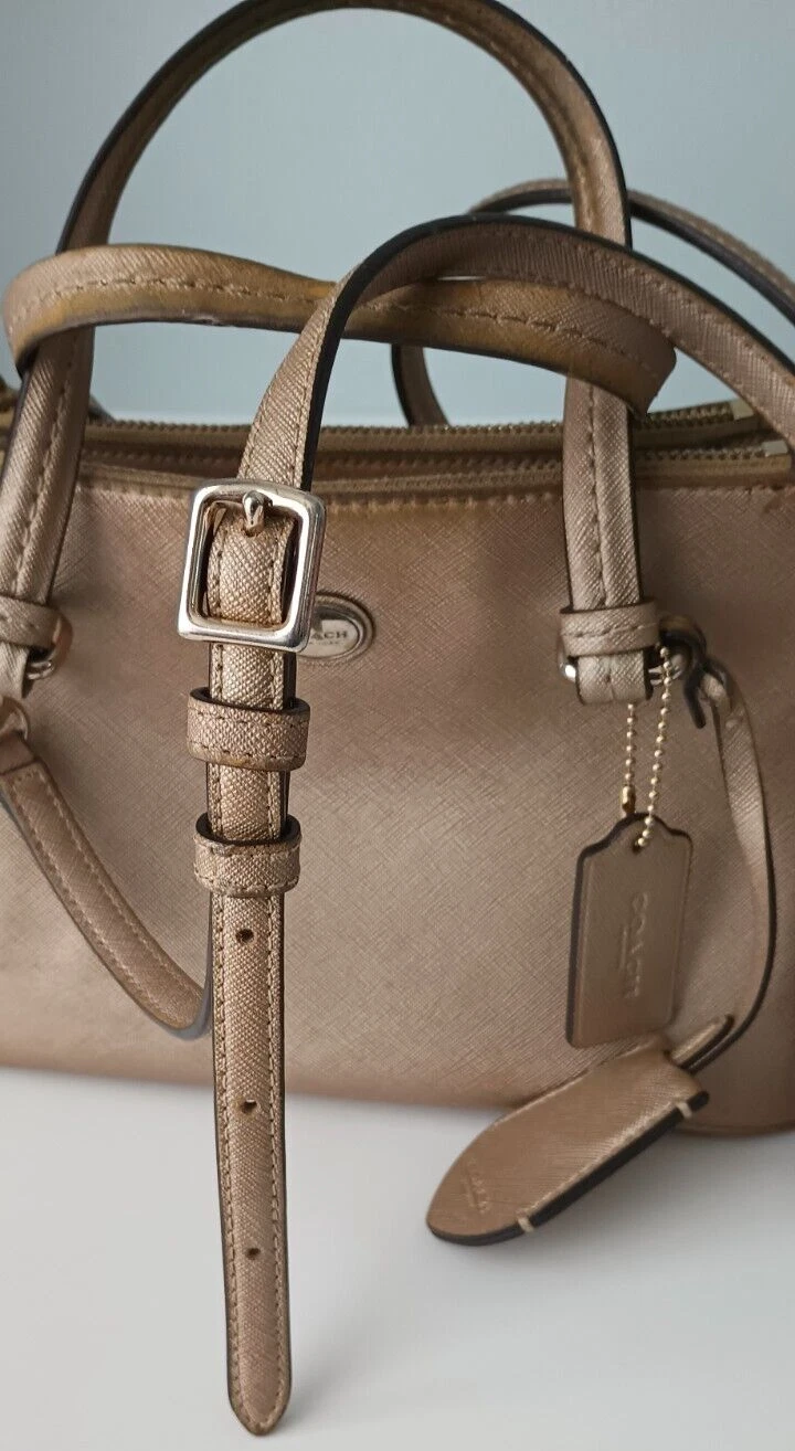 Borsa a tracolla Coach tono oro con tre scomparti lusso segni di usura