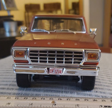 Ford F-100 1:18 1973 Brown/White Diecast Pickup w/ Opening Hood & Doors