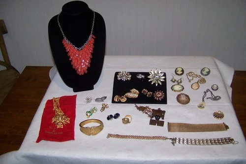Vintage Lot Estate Costume Jewelry Necklaces Brooches Earrings Bracelets Signed