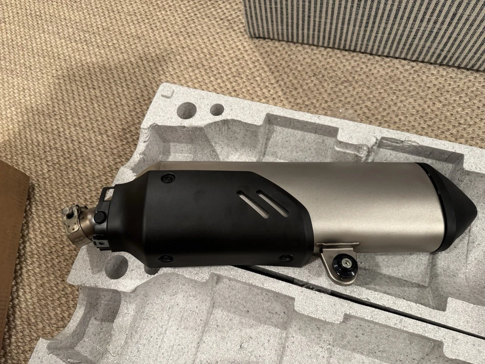 Silenciador/silenciador de escape Ducati DesertX 2023 (parte # 57315411C) - OEM Foto 4 de 4