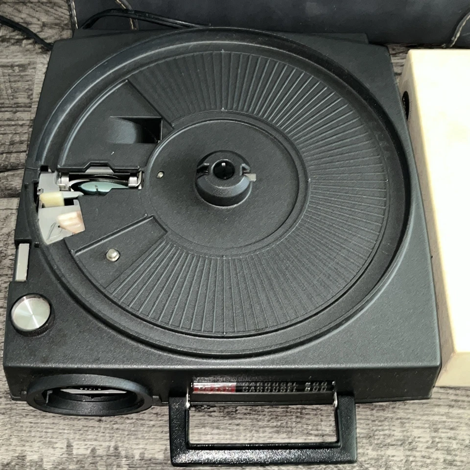 Professional Kodak Carousel 600 Slide Projector Fully Functional With Case - Image 3 of 4